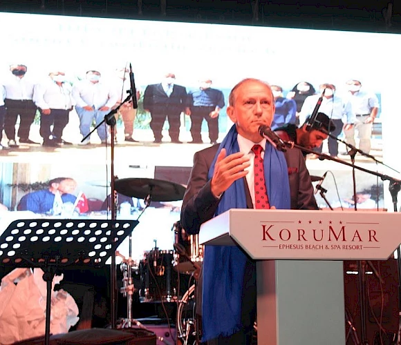 Fête en plein air organisée par KODER à Kuşadası