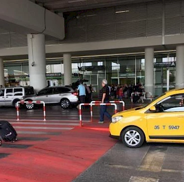 How much is a taxi from Izmir to Kusadasi?